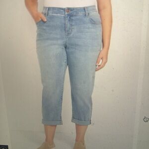 Lane Bryant Signature Fit Boyfriend Light Wash Denim Capris, Size 28